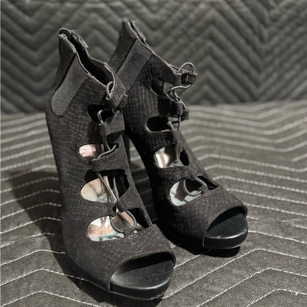 Kohl's Chic Black Peep-Toe Heels